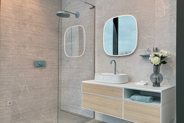 aquaconceptwallconceptserie210freeinoxmat001metgebogenglas.jpg