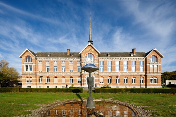 karushoofdgebouw2.jpg