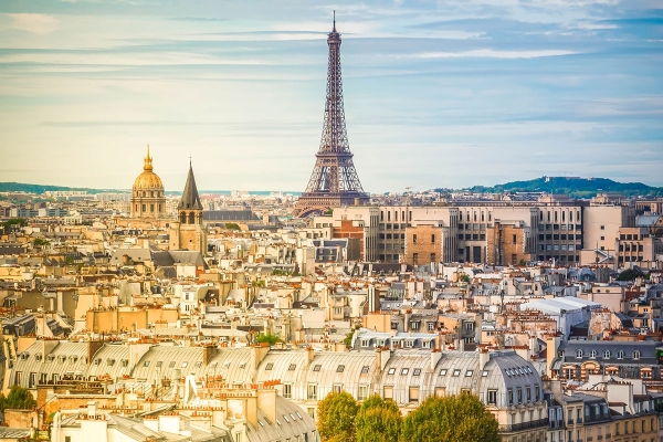115012928skylineofpariscitywitheiffeltowerlandmark.jpg