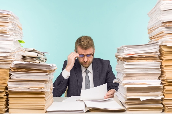 146508464businessexecutiveworking.jpg