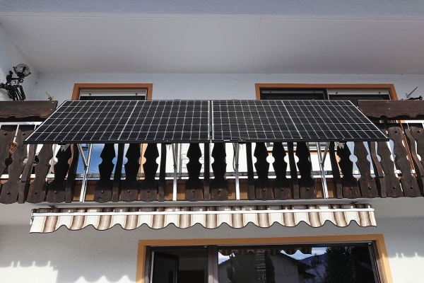 209328989abalconypowerplantisalsosuitableforolderhousessolarmodulesforpowergenerationona.jpg